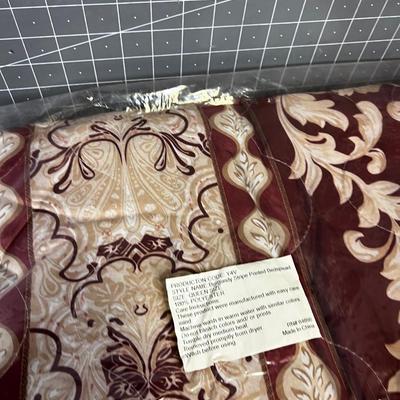 Queen Size Bedspread with 2 Std Size Pillow Cases