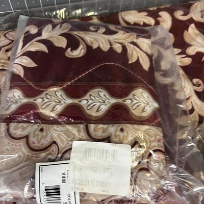 Queen Size Bedspread with 2 Std Size Pillow Cases