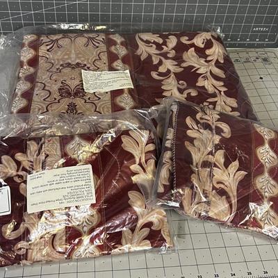 Queen Size Bedspread with 2 Std Size Pillow Cases