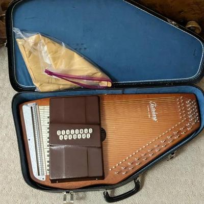 Oscar Schmidt Autoharp w/ Case