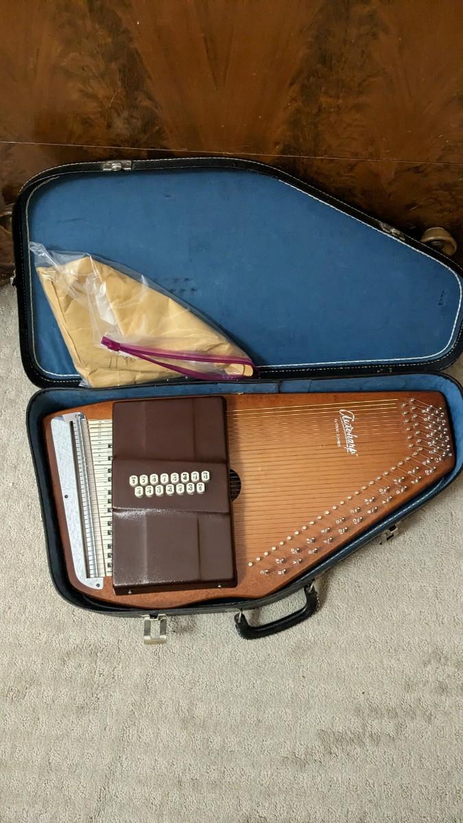 Oscar Schmidt Autoharp w/ Case
