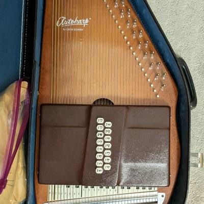 Oscar Schmidt Autoharp w/ Case