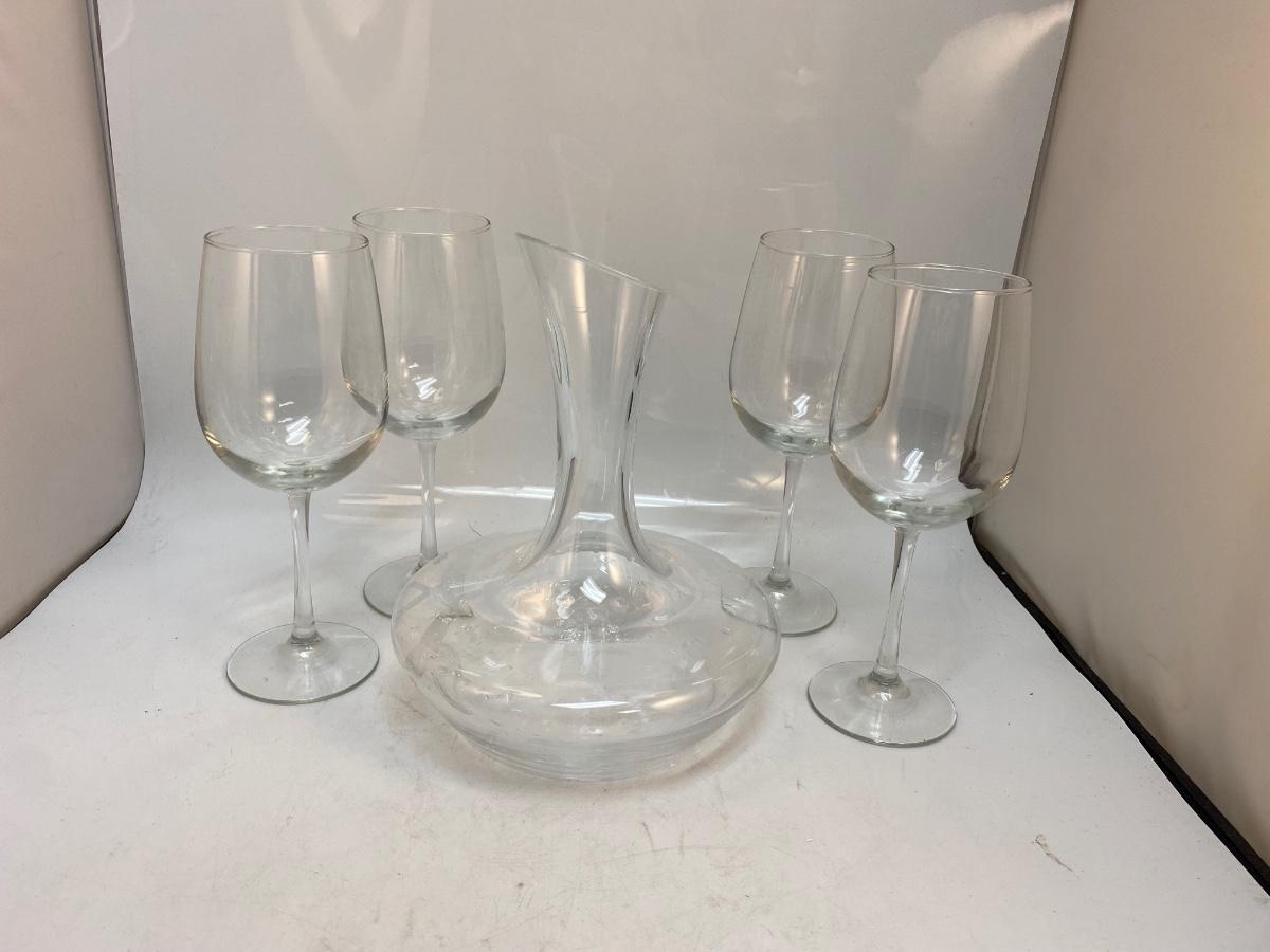 Set of 4 Large Wine Goblet Glasses with Decanter Bottle