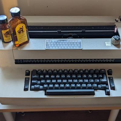 IBM SELECTRIC II BEIGE/BROWN CORRECTING ELECTRIC TYPEWRITER
