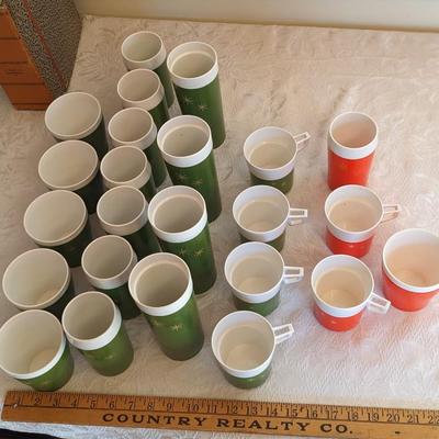 MCM Plastic Cup Set Green & Orange Starburst Pattern Camper Drinkware