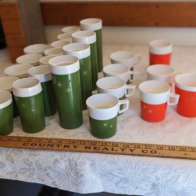MCM Plastic Cup Set Green & Orange Starburst Pattern Camper Drinkware