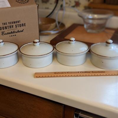 NIB Vermont Country Store 4 Stoneware Bowls with Lids