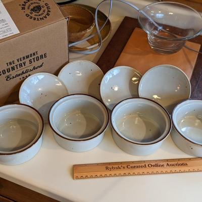 NIB Vermont Country Store 4 Stoneware Bowls with Lids
