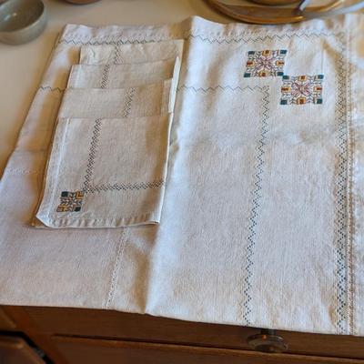 Beautiful MCM Hand Stitched Table Linen and 4 Napkins