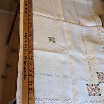 Beautiful MCM Hand Stitched Table Linen and 4 Napkins