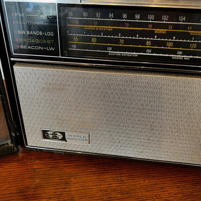 General Electric World Monitor Radio