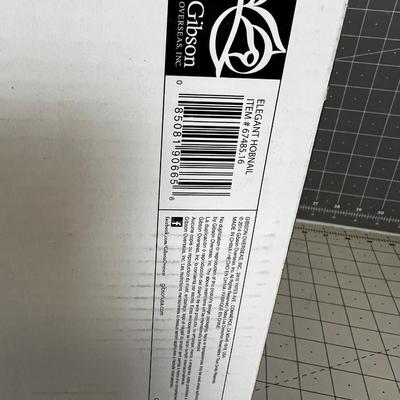 Gibson Elegant Hobnail 16-piece NEW Dinner Set