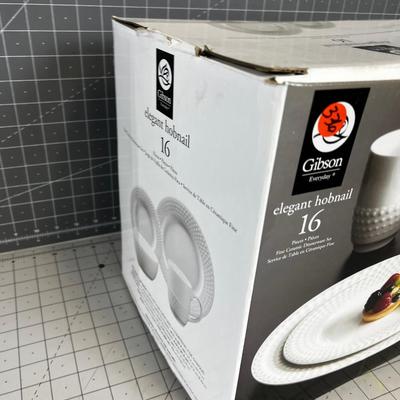 Gibson Elegant Hobnail 16-piece NEW Dinner Set