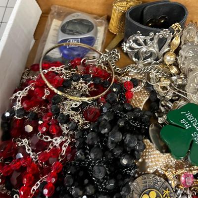 Tray of Vintage Jewelry 