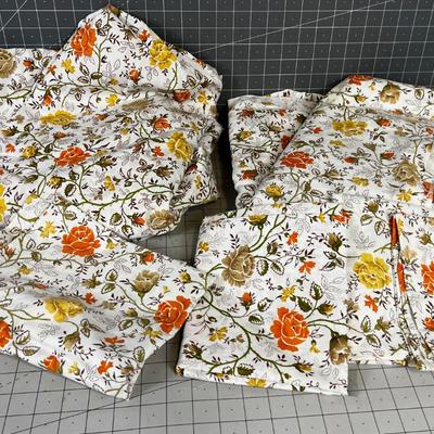 Vintage Queen Size Sheets, 1 Fitted, 2 flat and 3 pillow cases