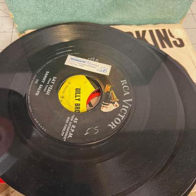 Box of 45 Records; A lot of Country 