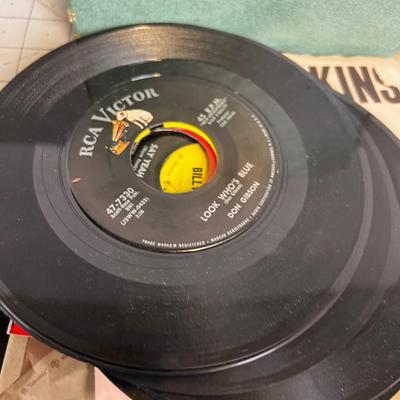 Box of 45 Records; A lot of Country 