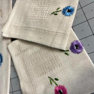 Embroidered Bridge Set Table Cloth plus cute Napkins; Purple, pink, yellow Daisy 