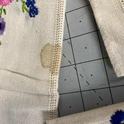 Embroidered Bridge Set Table Cloth plus cute Napkins; Purple, pink, yellow Daisy 