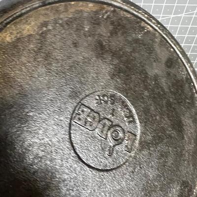 LODGE Dutch Oven Skillet