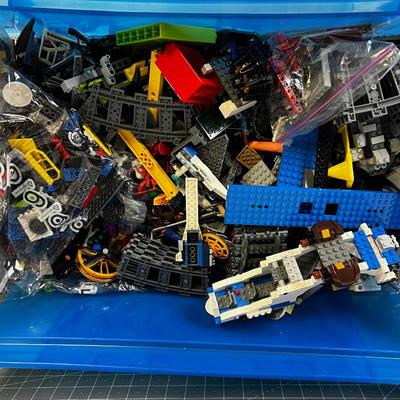 Giant! Tub of LEGOS AWESOME!