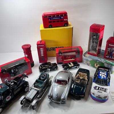 London toys Die-cut car lot