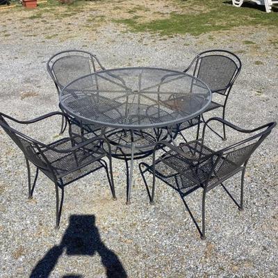 101 Davenport Stackable Metal Patio Arm Chairs & Round Metal Patio Table