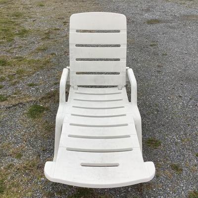 103 White Plastic Chaise Lounge Chair with Slat Seat & Cushion