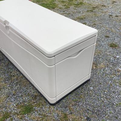 107 Lifetime 130 Gallon Outdoor Storage Box