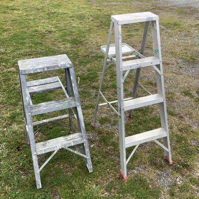 110 Lot of 2 Aluminum Step Ladders 3-ft, 4-ft