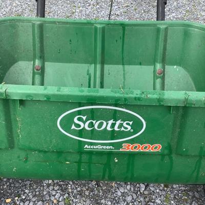 120 Scotts AccuGreen 3000 Push Seeder