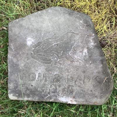 129 Carved Frog "Mom & Dad's Pond" Stone