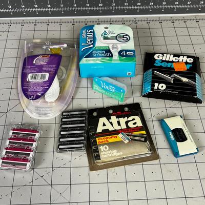 Mixed Lot of Razors and Razor Blades 