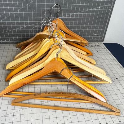 20 WOOD HANGERS