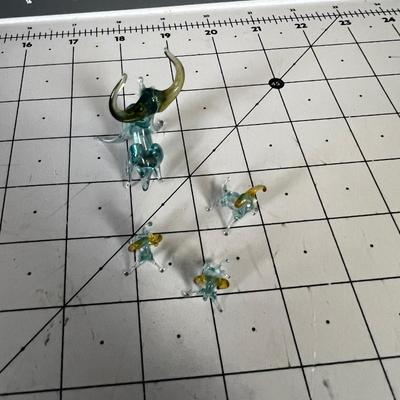 4 Glass Bulls with Amber Horns
