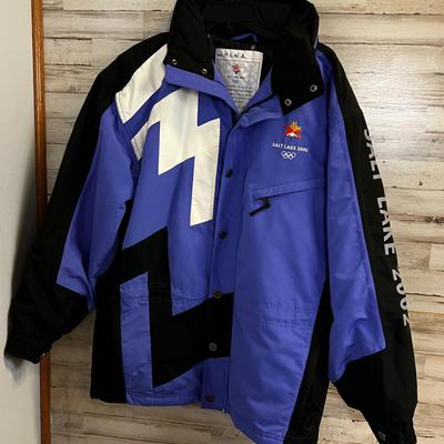 2002 Salt Lake Olympic Jacket Men's Medium NEAT!!! 