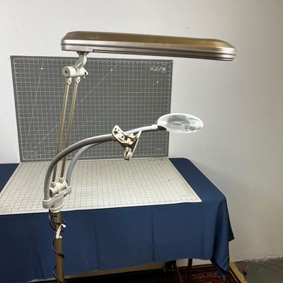 OTT-LITE Lamp, Magnifying Glass and Holder. Perfect for Jewelry making! 