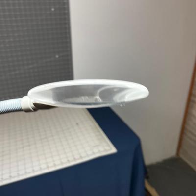 OTT-LITE Lamp, Magnifying Glass and Holder. Perfect for Jewelry making! 