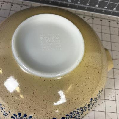 Pyrex Serving Bowls 