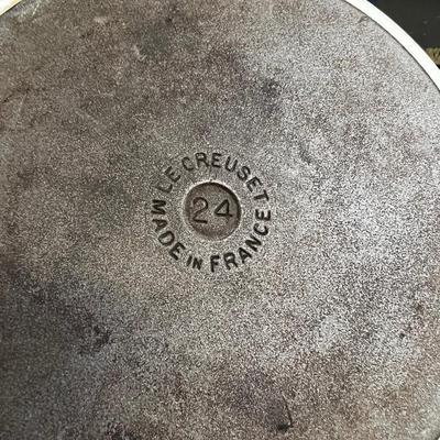 White #24 Le Creuset Dutch Oven 