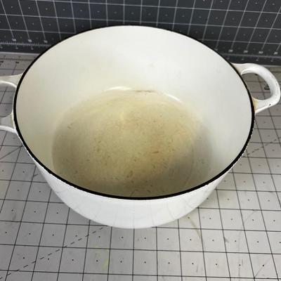 White #24 Le Creuset Dutch Oven 