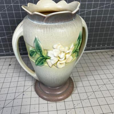 Roseville Water Lily Vase 