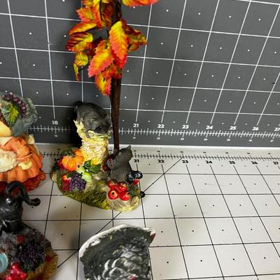 Grouping of Thanksgiving Items