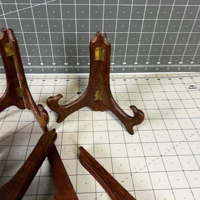 6 Walnut Plate Holders