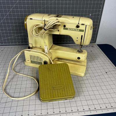 Bernina Record 730 Sewing Machine