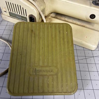 Bernina Record 730 Sewing Machine