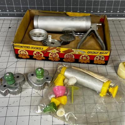 Cookie Maker Cake Decorating 