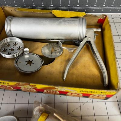 Cookie Maker Cake Decorating 