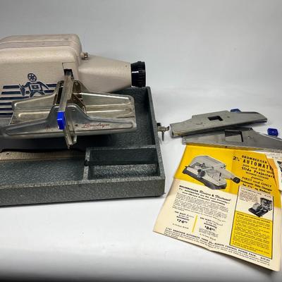 Vintage Brumberger Model 1406 Picture Slide Projector with Automaic Sliders