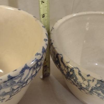Pair of Robinson Ransbottom Glazed Pottery Bowls with Sponge Rim Finish